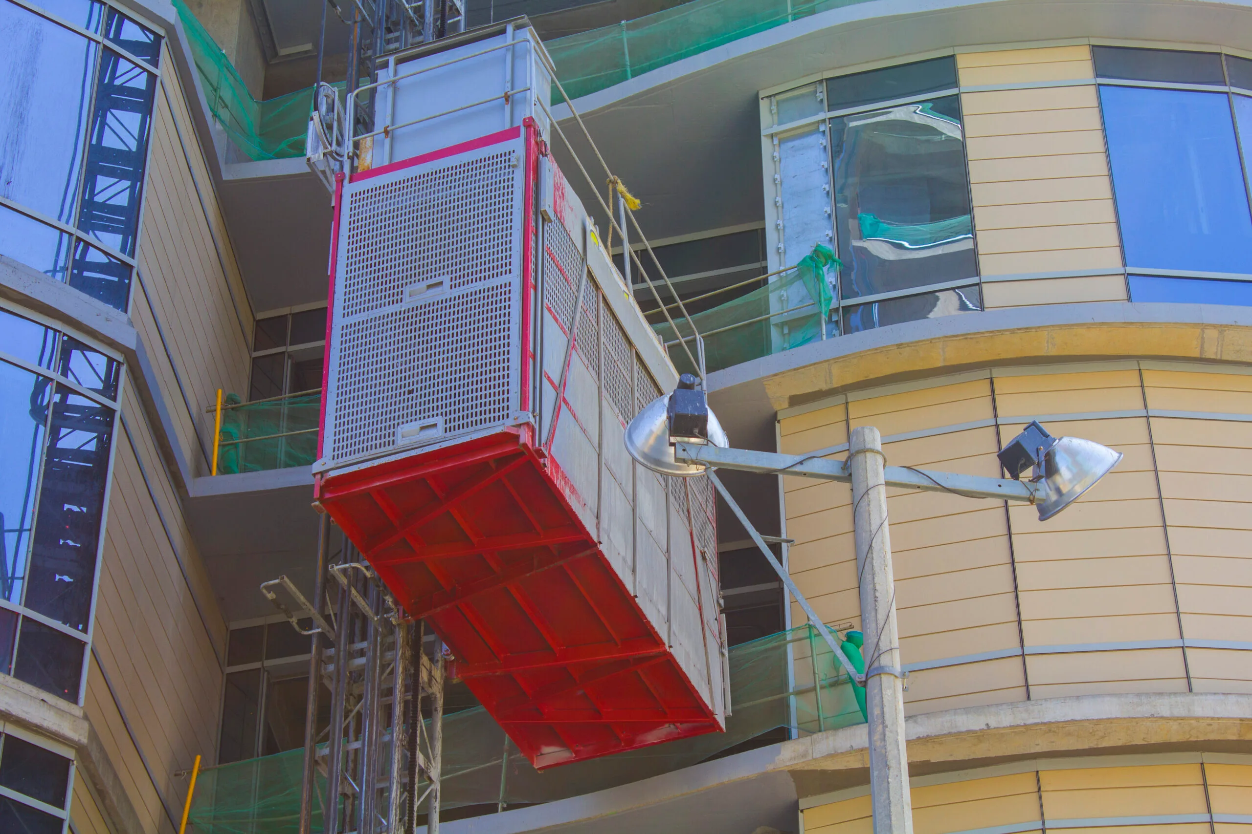 Elevador en Torre 3 scaled